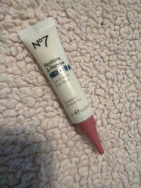 No 7 restore and renew, multi action eye cream